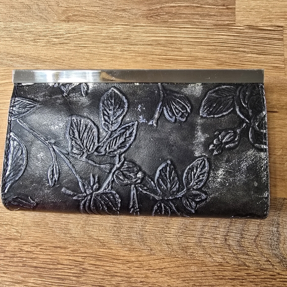 Patricia Nash Cauchy Wallet Black & Silver - Picture 6 of 6